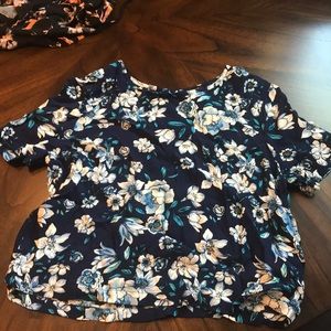 Floral top size large